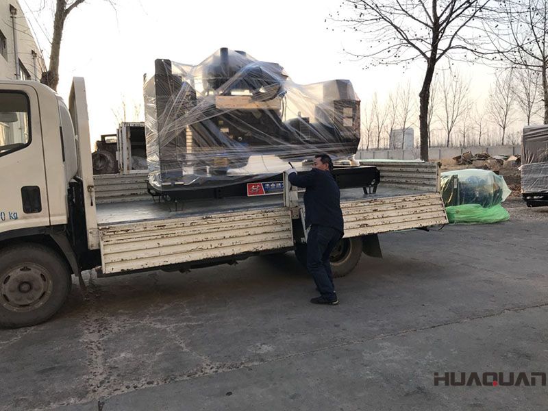 3.17號發(fā)送一臺HQ200GF座油箱式發(fā)電機(jī)組到河北省承德市