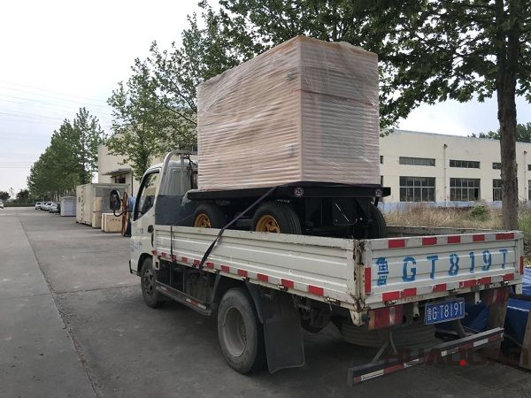 2018年5月28日一臺(tái)30kw含棚移動(dòng)拖車柴油發(fā)電機(jī)組順利發(fā)往天津市