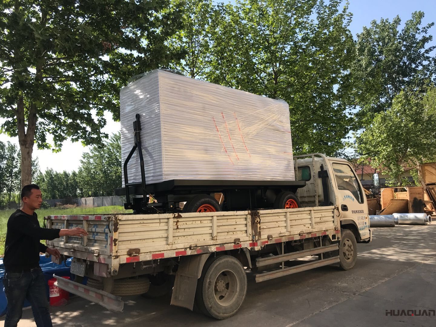 一臺150kw移動靜音拖車柴油發(fā)電機組于8月31日順利發(fā)往浙江省