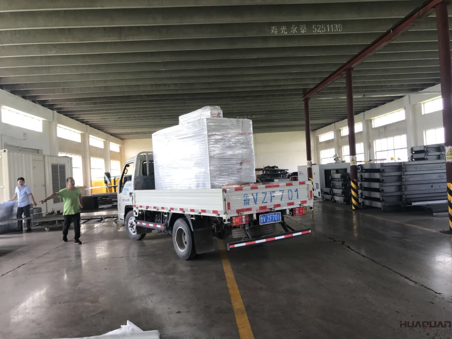 一臺(tái)100kw標(biāo)配柴油發(fā)電機(jī)組于8月2日成功發(fā)往山東省