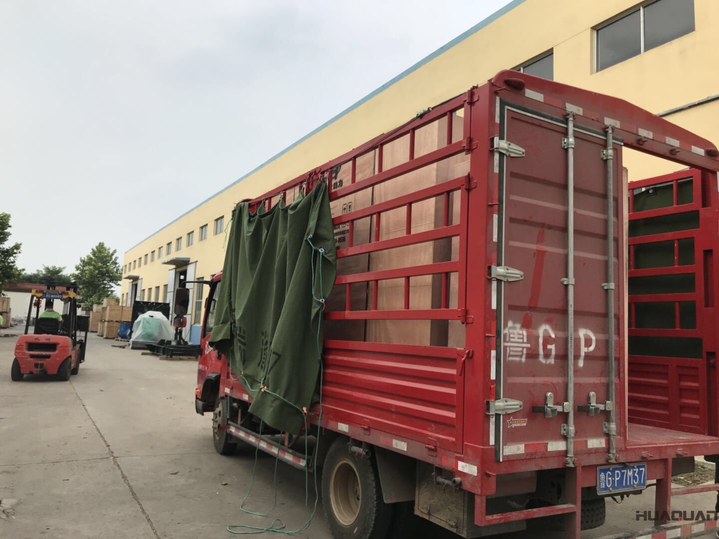 劉先生訂制的500kw自啟動(dòng)柴油發(fā)電機(jī)組已于8月5日順利發(fā)往山東省