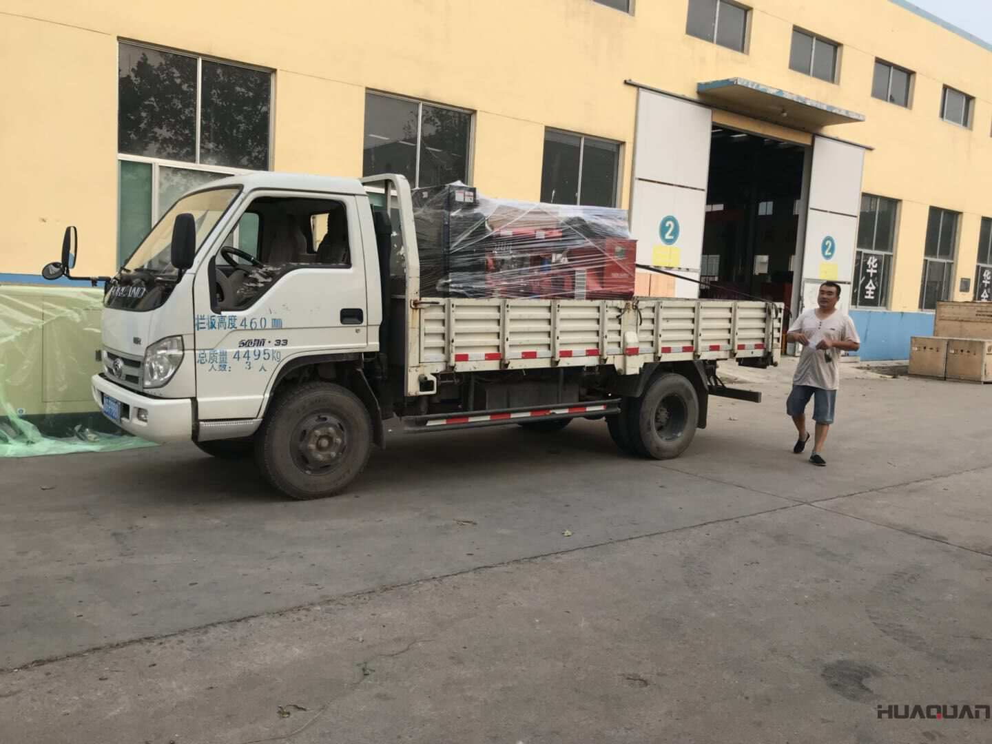 9月3日一臺200kw標(biāo)配型柴油發(fā)電機(jī)組發(fā)往山東