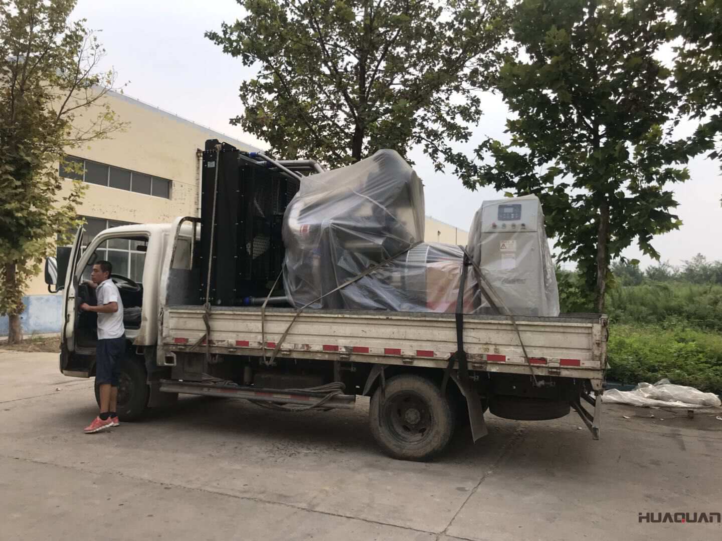 一臺300kw自動化型柴油發(fā)電機(jī)組于9月3日發(fā)往山東