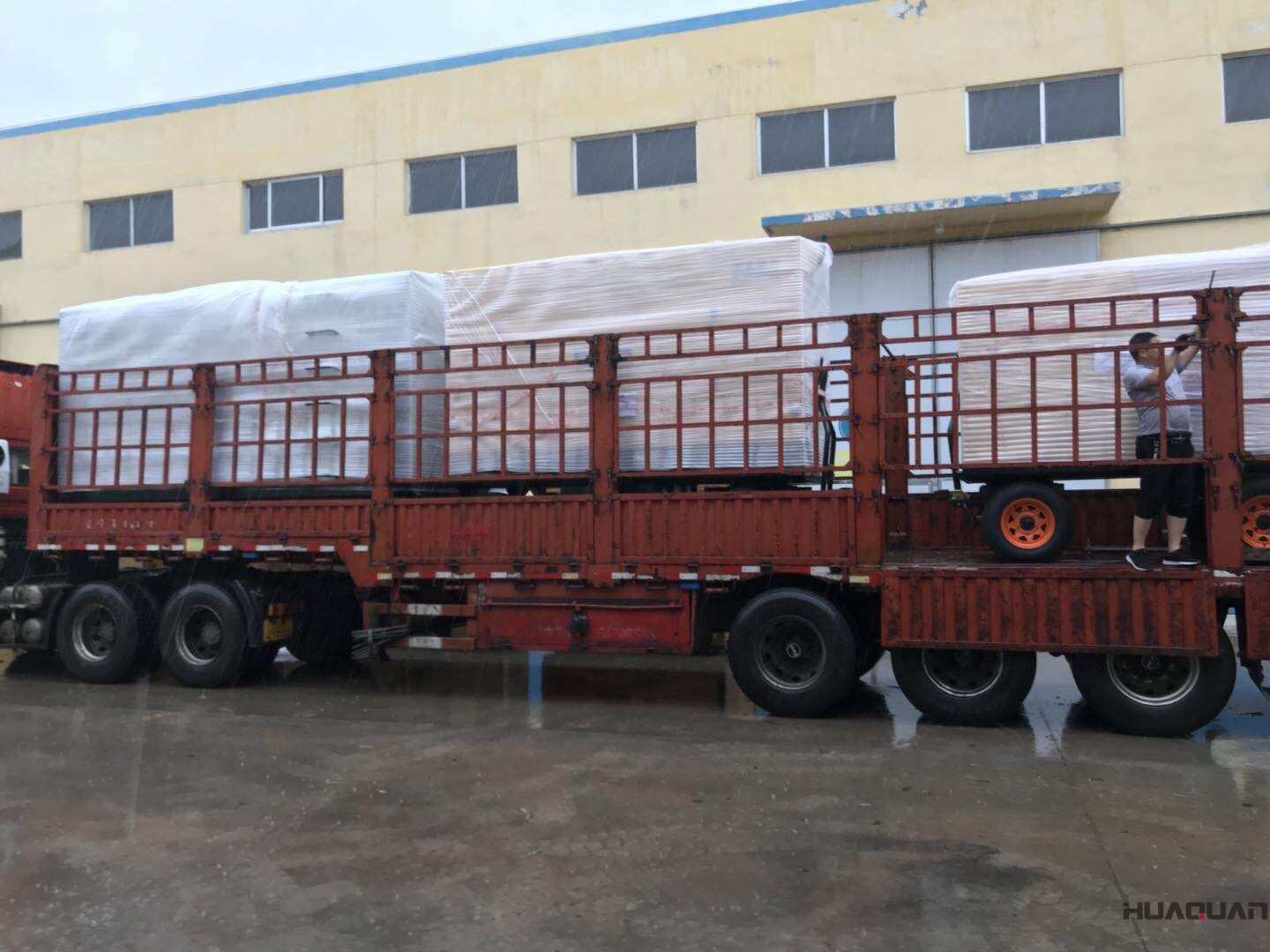 9月25日兩臺75kw和50kw移動拖車（含棚）型柴油發電機組發往山東