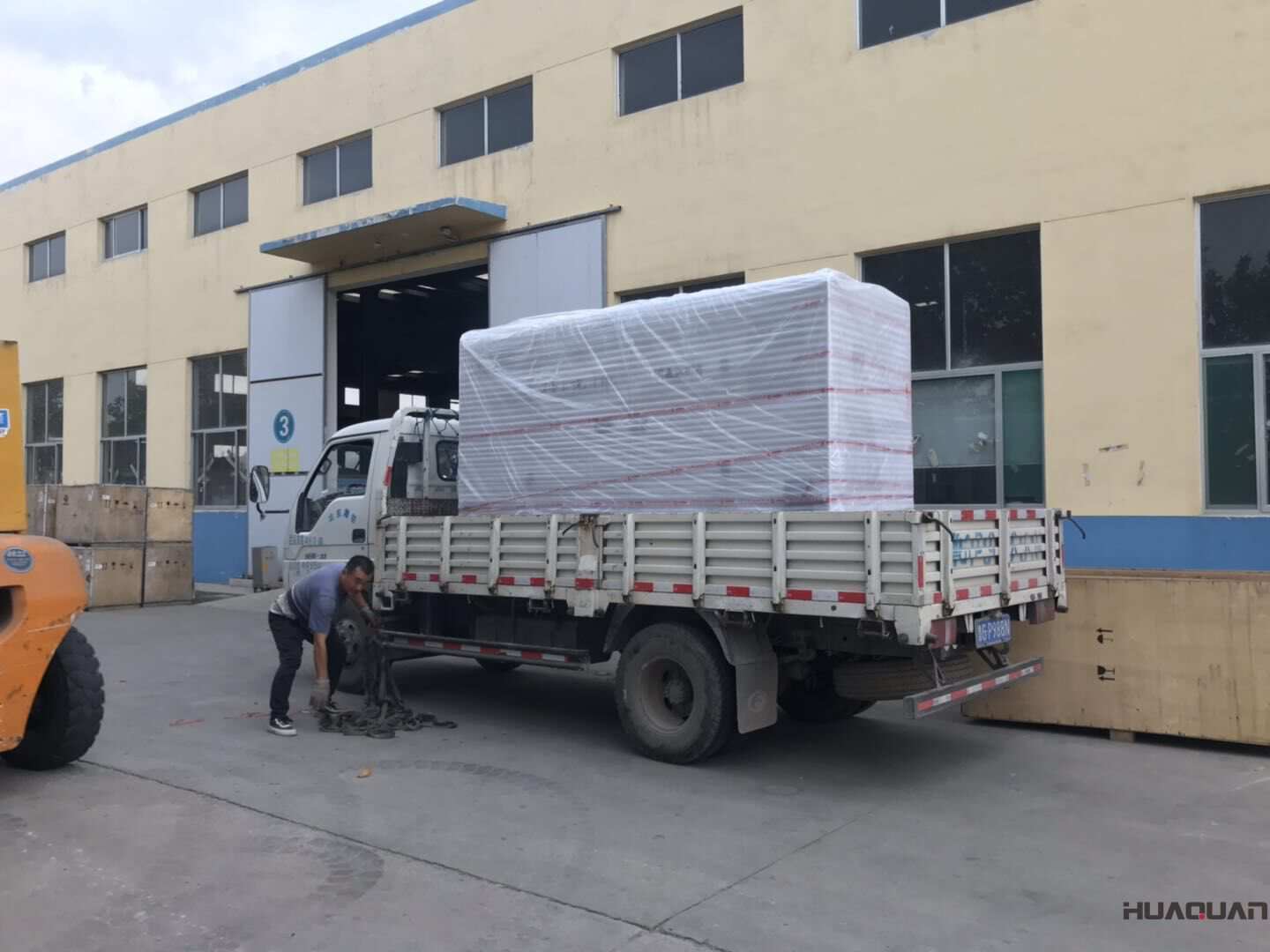 一臺30kw靜音箱柴油發電機組于10月22日從華全動力順利發往山東煙臺