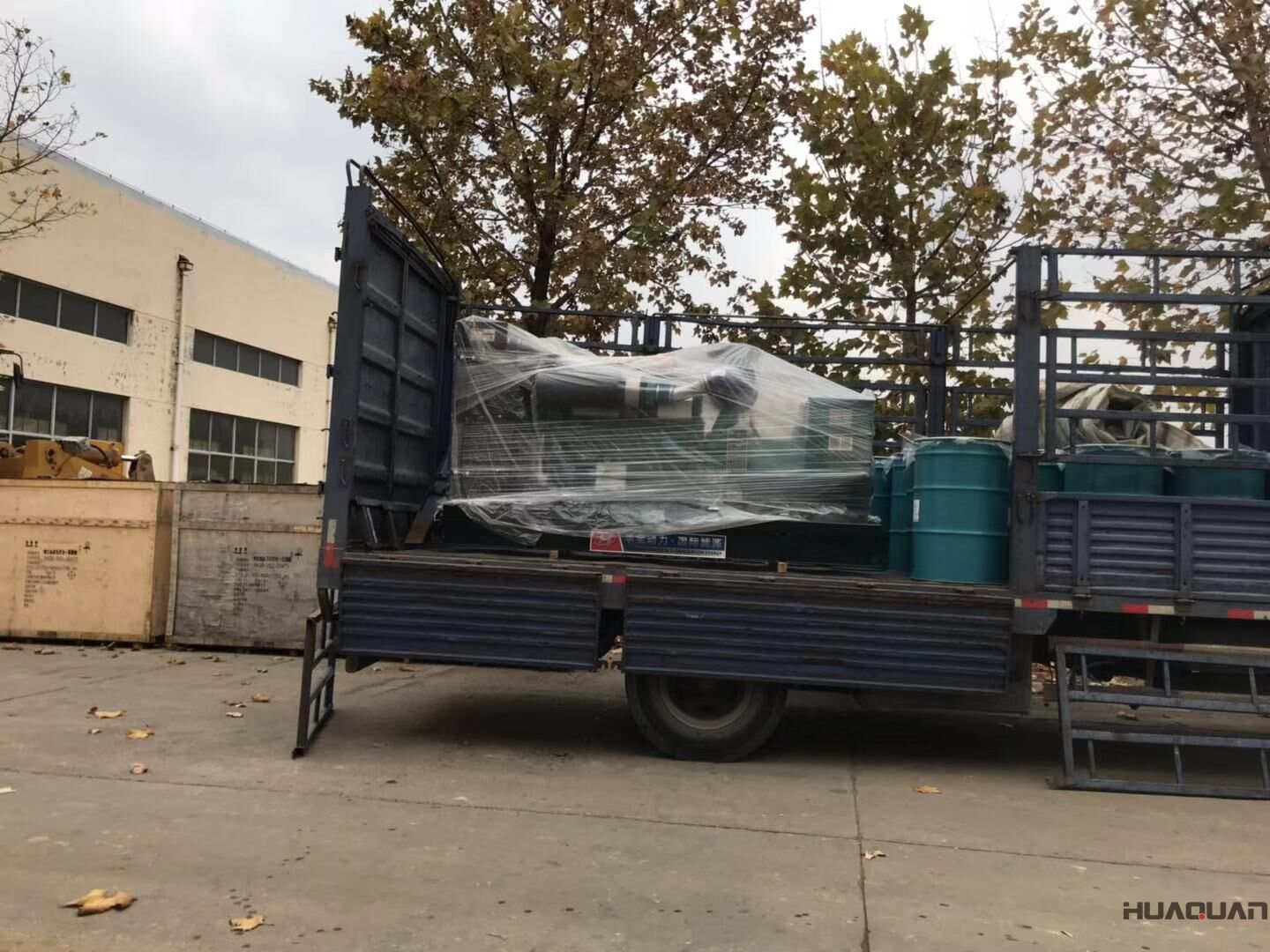 遼寧營(yíng)口的姜先生于11月6日從華全動(dòng)力采購了一臺(tái)200kw標(biāo)配柴油發(fā)電機(jī)組，如今已經(jīng)順利發(fā)往目的地