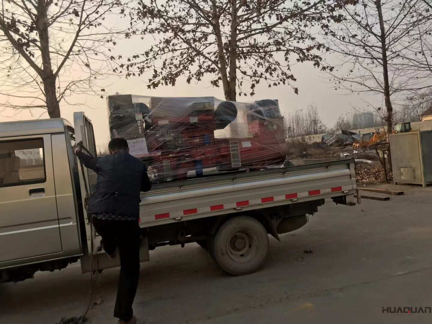 11月30日，張先生從華全動力訂購的一臺120kw自動化柴油發電機組現已成功發往山東省