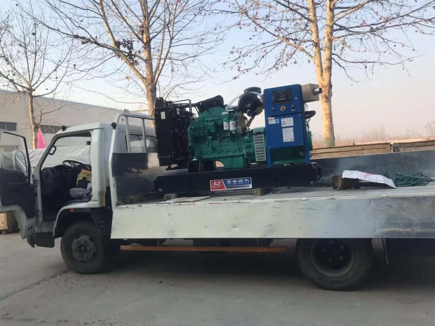 天氣雖然涼了，但是華全動力發電機組的銷量卻依舊火熱，這不一臺50kw標配柴油發電機組于12月3日順利發往江蘇省