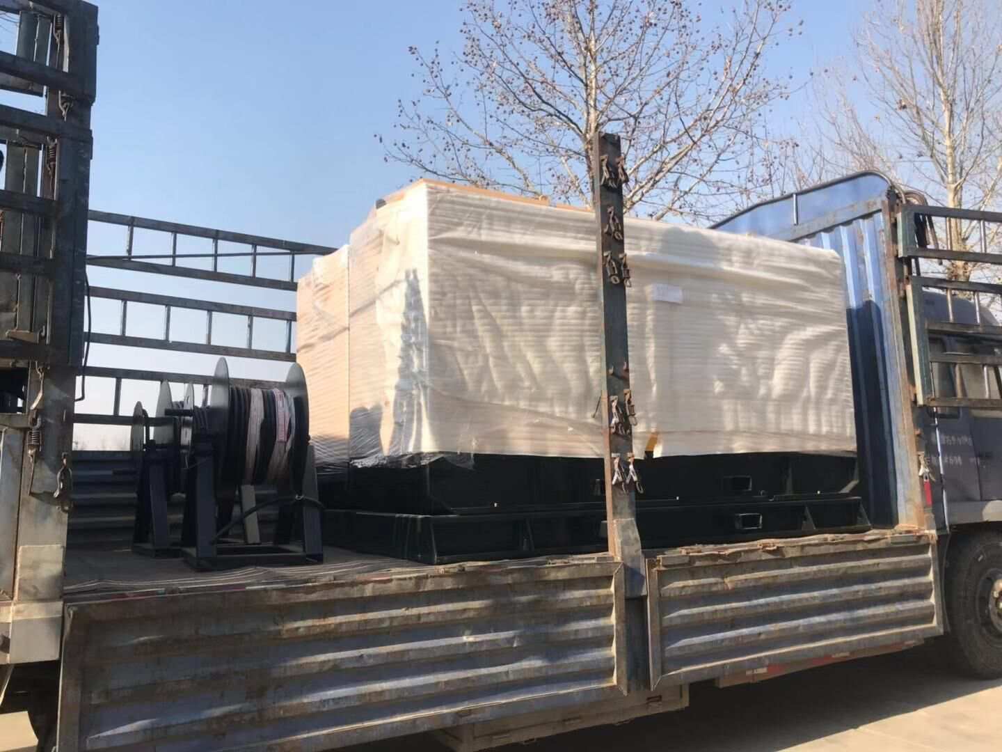 華全動力一臺30kw靜音箱柴油發電機組于12月22日順利發往山東省