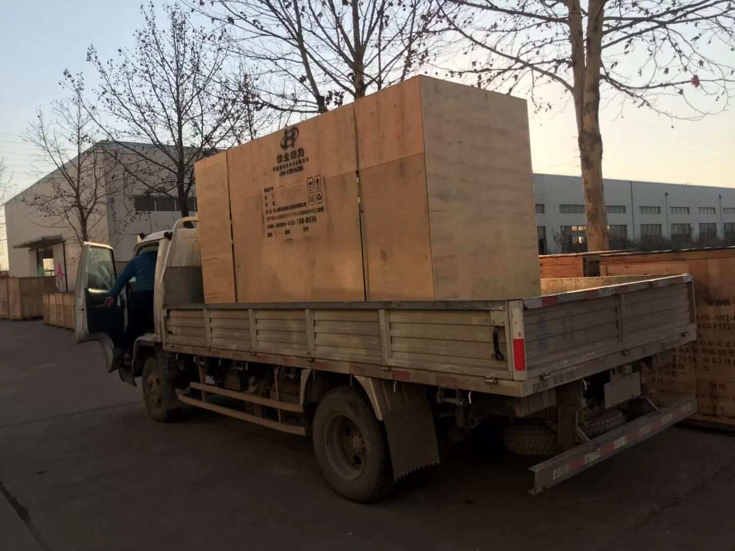 12月22日，一臺300kw靜音箱柴油發電機組從華全動力順利發往甘肅省