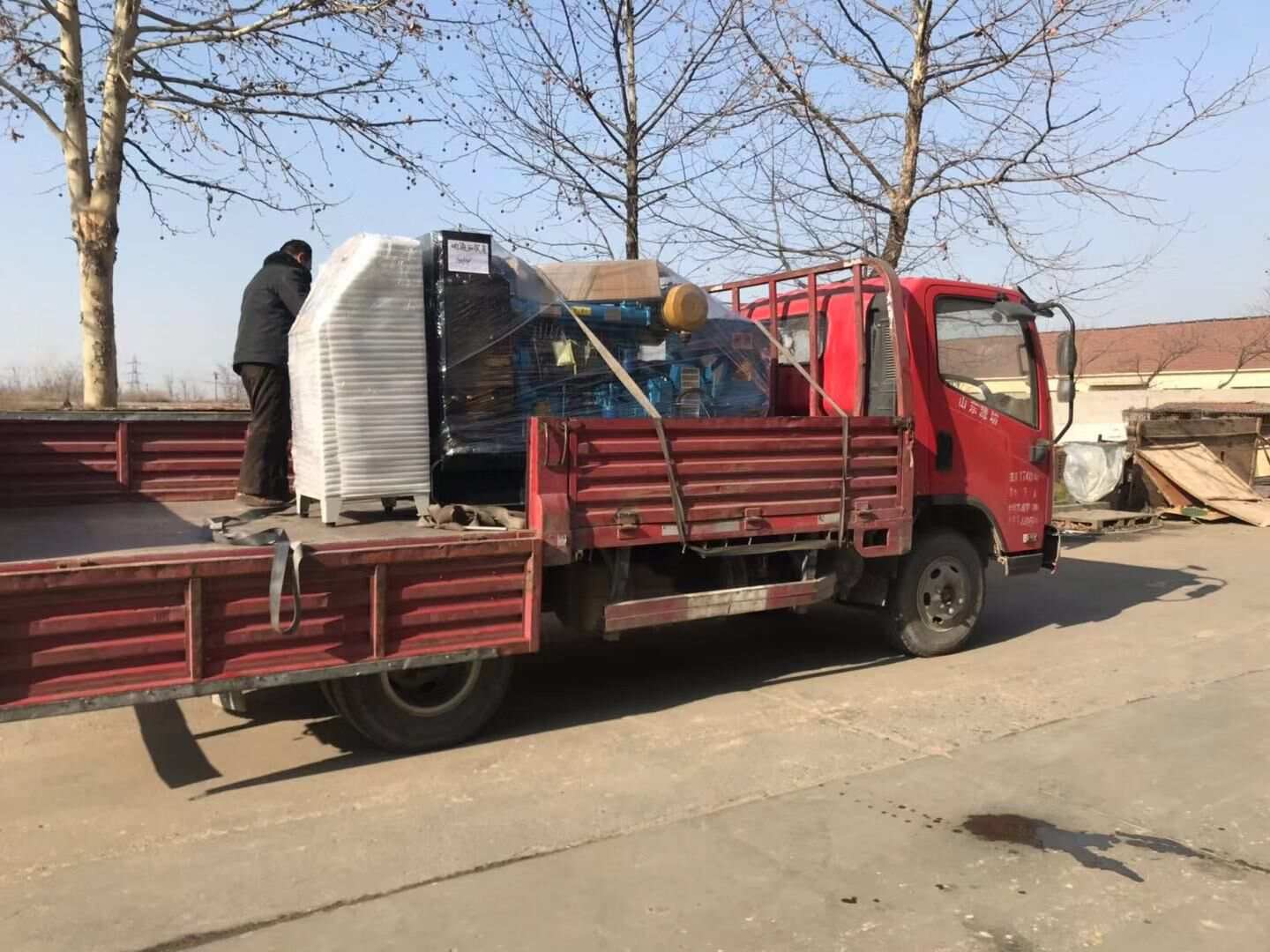 馮先生從華全動(dòng)力采購的30kw自動(dòng)化柴油發(fā)電機(jī)組于1月22日成功發(fā)往黑龍江