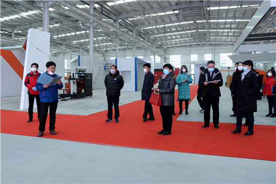 華全集團(tuán)總經(jīng)理趙立增向山東省發(fā)改委領(lǐng)導(dǎo)作匯報(bào)